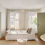 Lokka I 2-bedroom With Double Queen & Balcony *