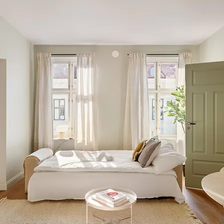 Lokka I 2-bedroom With Double Queen & Balcony *